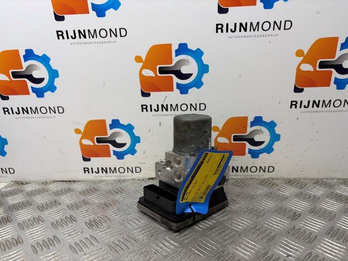 Usagé Bloc ABS BMW 5 serie (G30) 530d 3.0 TwinPower Turbo 24V Prix sur demande proposé par Autodemontage Rijnmond BV