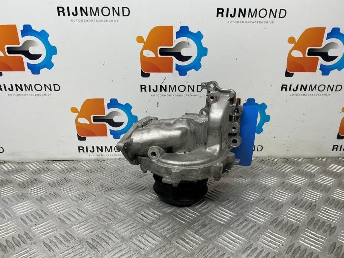 Usagé Pompe à eau Mercedes E (W213) E-220d 2.0 Turbo 16V Prix € 36,29 Prix TTC proposé par Autodemontage Rijnmond BV