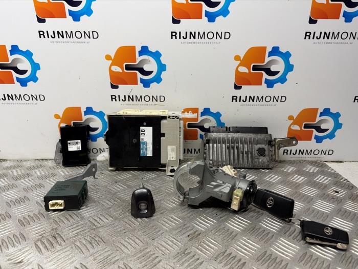 Used Ignition lock + computer Toyota Yaris III (P13) 1.33 16V Dual VVT-I Price on request offered by Autodemontage Rijnmond BV