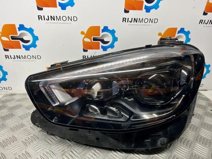 Używane Reflektor lewy Mercedes E (W213) E-200 EQ Boost 2.0 Turbo 16V Cena € 849,99 Procedura marży oferowane przez Autodemontage Rijnmond BV
