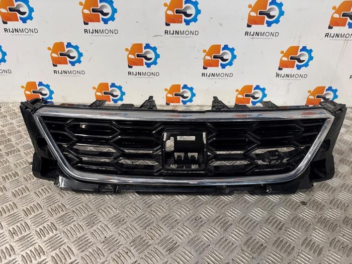 Używane Grill Seat Ateca (5FPX) Cena € 135,00 Procedura marży oferowane przez Autodemontage Rijnmond BV