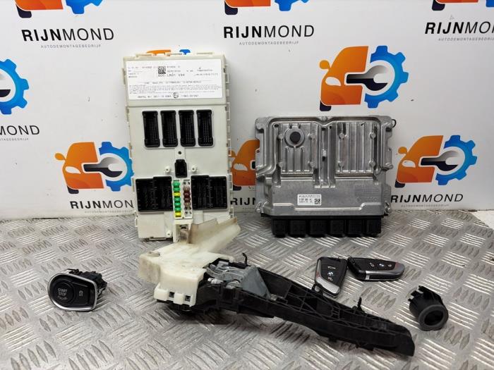Used Ignition lock + computer BMW 2 serie Active Tourer (F45) 220i 2.0 TwinPower Turbo 16V Price on request offered by Autodemontage Rijnmond BV