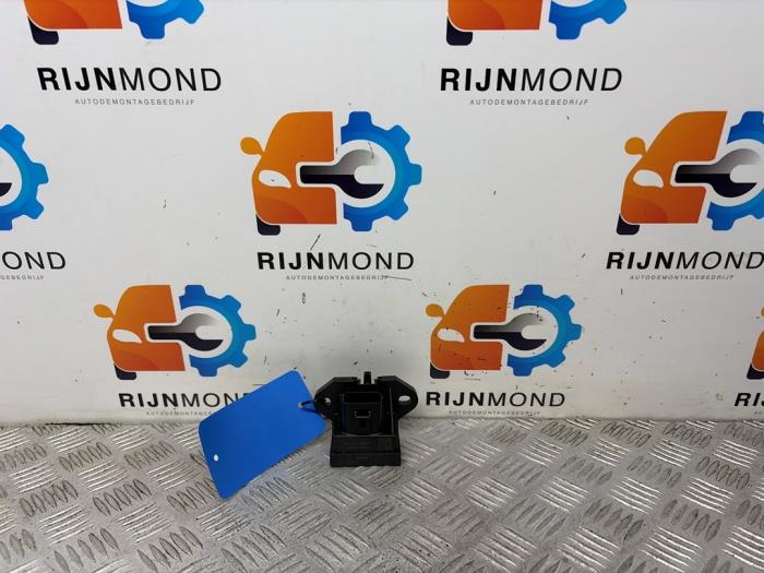 Fuel pump relay – AU5A9D370FA