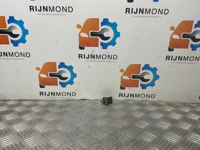 Begagnade Bränsletryckssensor Ford Focus 3 1.0 Ti-VCT EcoBoost 12V 100 Pris € 19,99 Marginaltabell erbjuds av Autodemontage Rijnmond BV