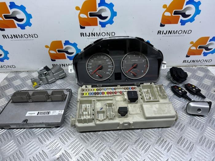 Used Ignition lock + computer Volvo V50 (MW) 1.8 16V Price € 199,99 Margin scheme offered by Autodemontage Rijnmond BV