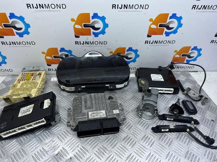 Used Ignition lock + computer Kia Rio III (UB) 1.1 CRDi VGT 12V Price € 200,00 Margin scheme offered by Autodemontage Rijnmond BV