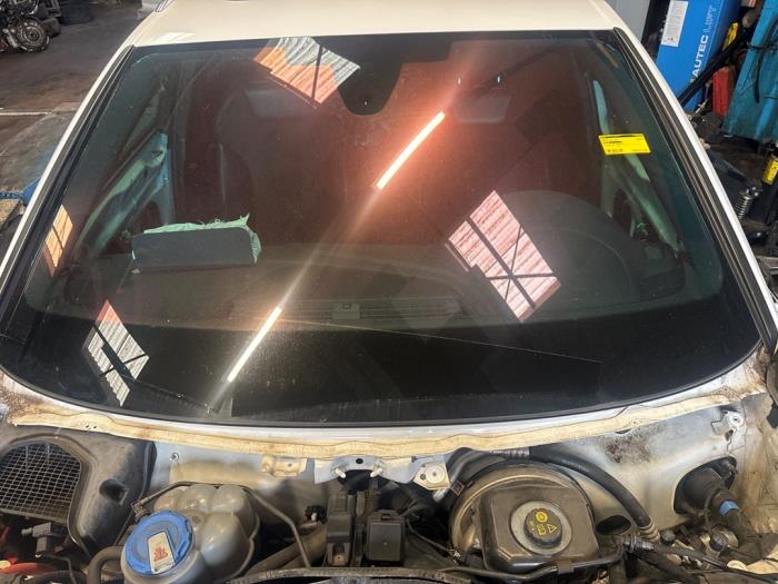 Gebrauchte Windschutzscheibe Audi A4 Avant (B9) 3.0 TDI V6 24V Quattro Preis € 200,00 Margenregelung angeboten von Autodemontage Rijnmond BV