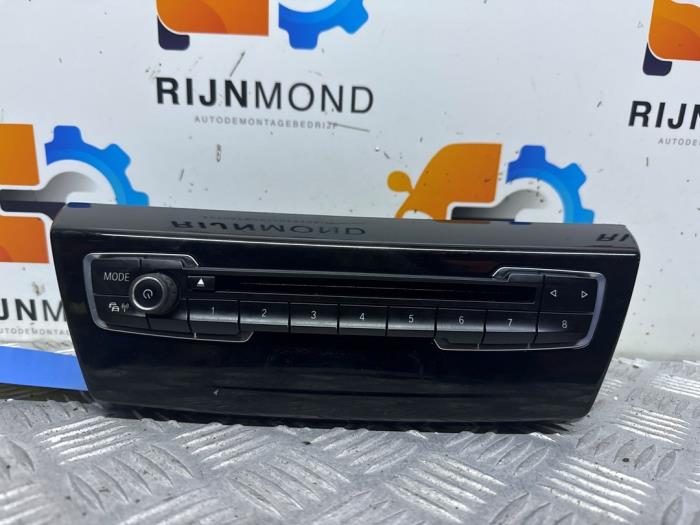 Usagé Panneau commande radio BMW 2 serie Gran Tourer (F46) 218i 1.5 TwinPower Turbo 12V Prix € 24,19 Prix TTC proposé par Autodemontage Rijnmond BV