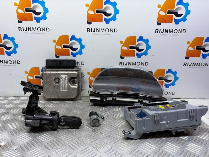 Used Ignition lock + computer Opel Combo 1.3 CDTI 16V Price on request offered by Autodemontage Rijnmond BV