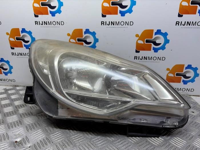 Używane Reflektor prawy Opel Corsa D 1.4 Euro 5 Cena € 49,99 Procedura marży oferowane przez Autodemontage Rijnmond BV