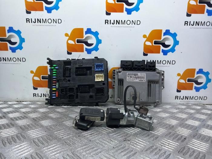 Used Ignition lock + computer Peugeot 3008 I (0U/HU) 1.6 VTI 16V Price on request offered by Autodemontage Rijnmond BV