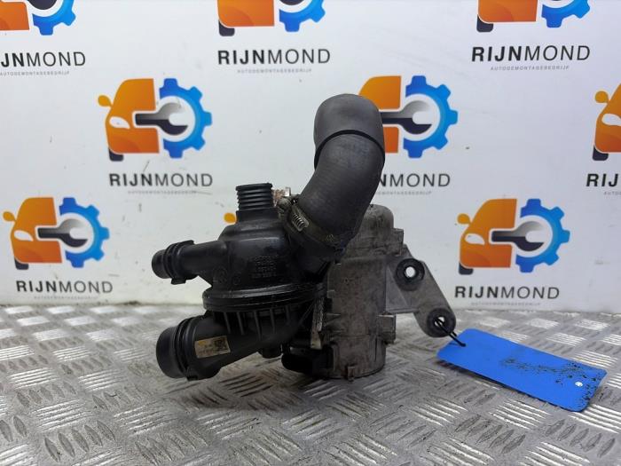 Begagnade Vattenpump BMW 1 serie (E81) 116i 2.0 16V Pris € 70,00 Marginaltabell erbjuds av Autodemontage Rijnmond BV