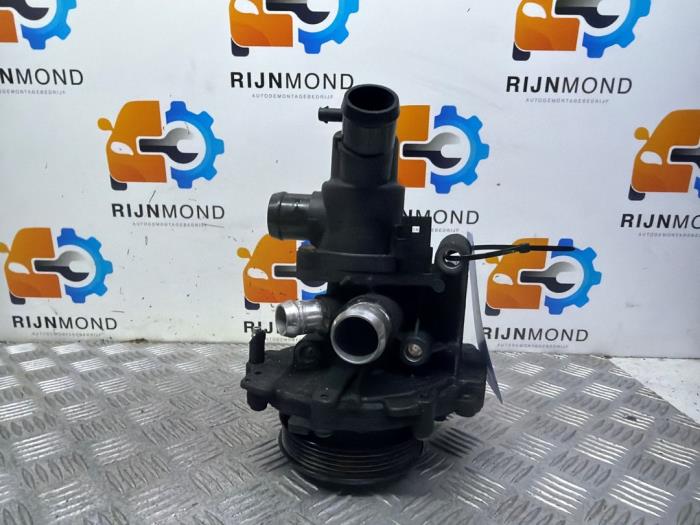 Usagé Pompe à eau Mercedes B (W246/W242) 1.8 B-180 CDI BlueEFFICIENCY 16V Prix € 48,40 Prix TTC proposé par Autodemontage Rijnmond BV