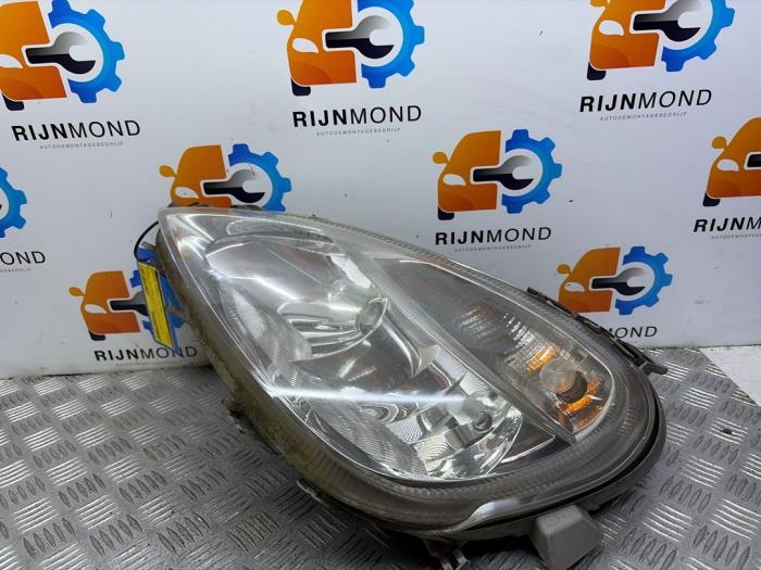 Używane Reflektor lewy Mercedes A (W168) 1.6 A-160 Cena € 19,99 Procedura marży oferowane przez Autodemontage Rijnmond BV