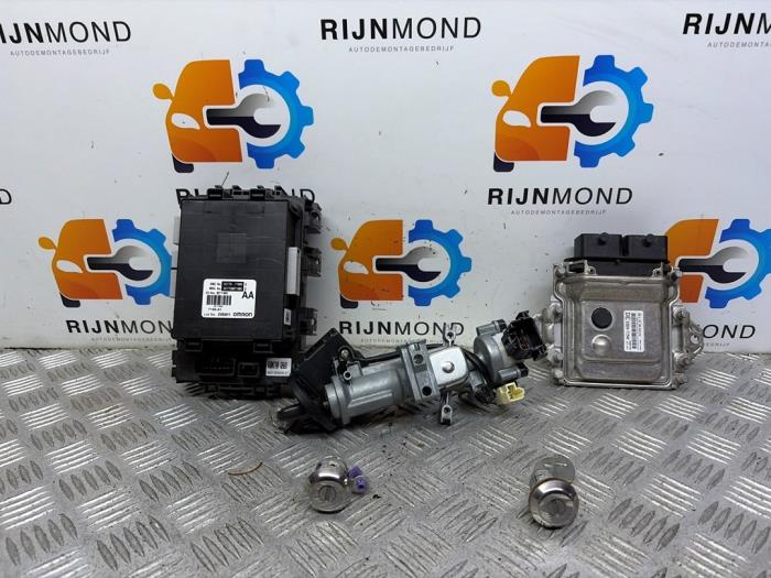 Used Ignition lock + computer Suzuki Alto 1.0 12V Price € 275,00 Margin scheme offered by Autodemontage Rijnmond BV