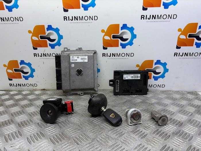 Used Ignition lock + computer Dacia Sandero II 0.9 TCE 12V Price € 151,24 Inclusive VAT offered by Autodemontage Rijnmond BV