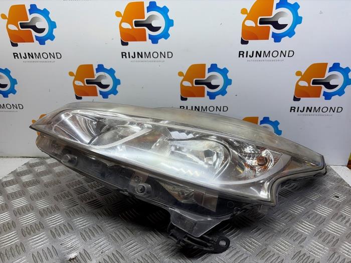 Używane Reflektor lewy Peugeot 208 I (CA/CC/CK/CL) 1.0 Vti 12V PureTech Cena € 79,99 Procedura marży oferowane przez Autodemontage Rijnmond BV