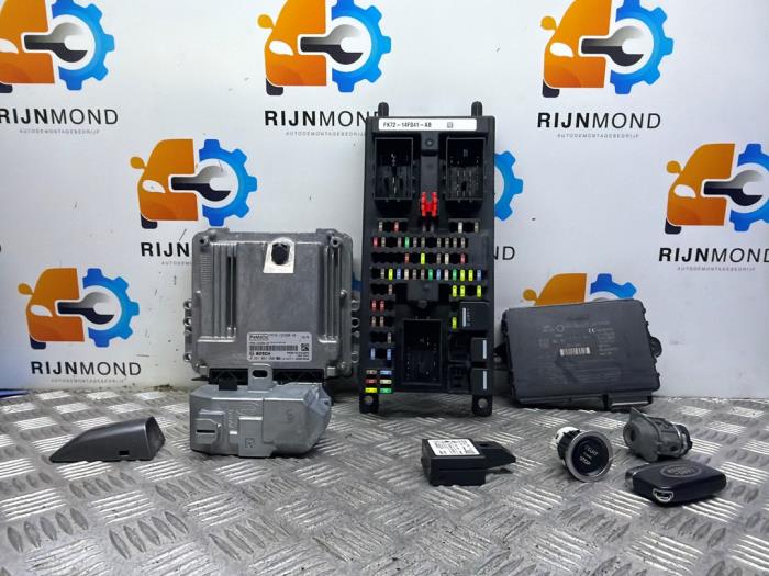 Used Ignition lock + computer Landrover Discovery Sport (LC) 2.2 sd4 16V Price on request offered by Autodemontage Rijnmond BV