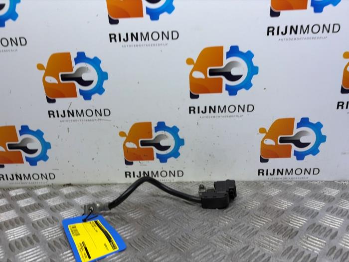 Begagnade Batterisensor BMW 3 serie (E90) 318i 16V Pris € 39,99 Marginaltabell erbjuds av Autodemontage Rijnmond BV
