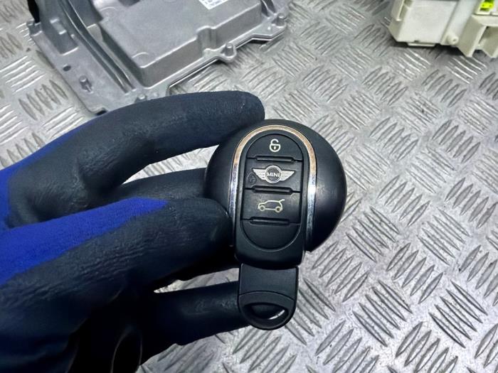 Gebrauchte Zündschloss + Steuergerät Mini Mini (F55) 1.5 12V Cooper Preis auf Anfrage angeboten von Autodemontage Rijnmond BV