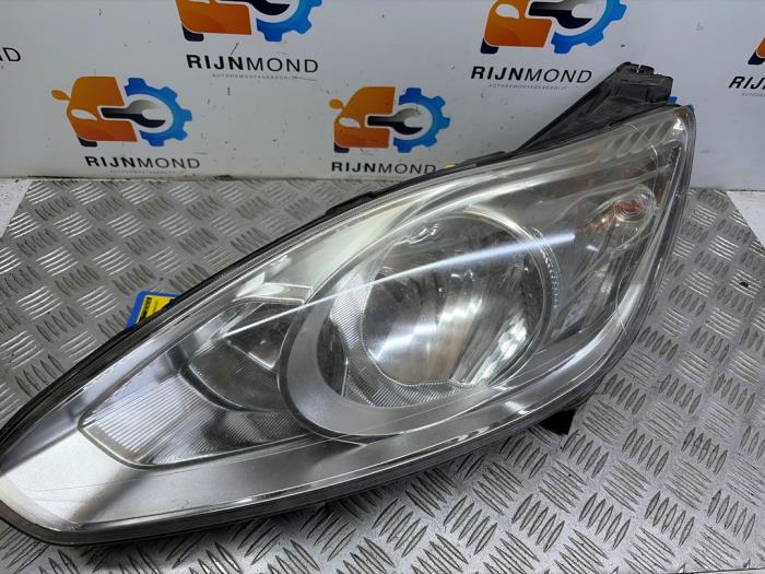 Używane Reflektor lewy Ford Grand C-Max (DXA) 1.0 Ti-VCT EcoBoost 12V 125 Cena € 80,00 Procedura marży oferowane przez Autodemontage Rijnmond BV