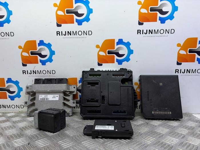 Used Ignition lock + computer Renault Zoé (AG) 46kW Price on request offered by Autodemontage Rijnmond BV