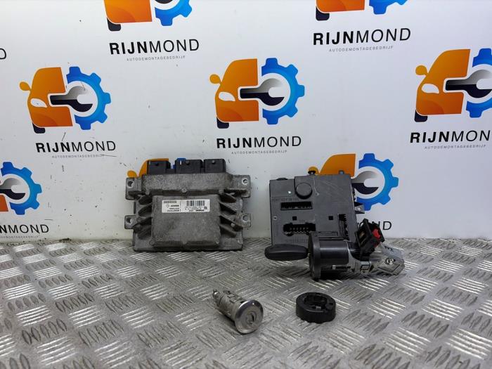 Used Ignition lock + computer Renault Twingo II (CN) 1.2 Price € 99,99 Margin scheme offered by Autodemontage Rijnmond BV