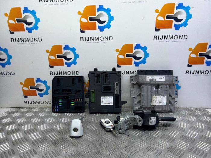 Used Ignition lock + computer Renault Megane IV Estate (RFBK) 1.5 Energy dCi 110 Price on request offered by Autodemontage Rijnmond BV