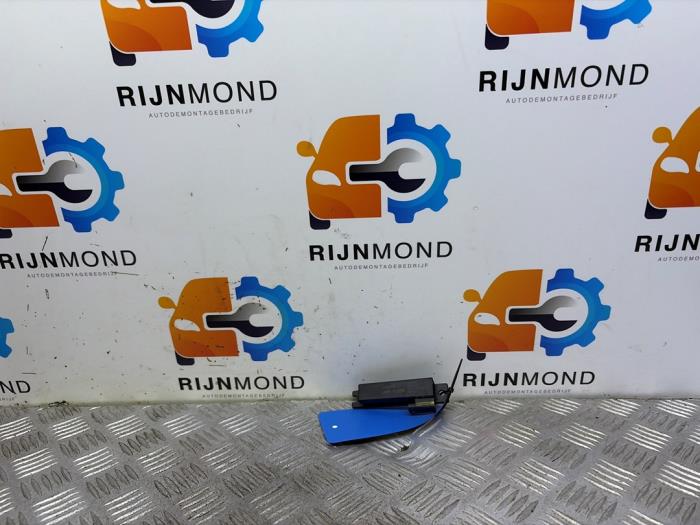 Używane Keyless Entry-Antena Landrover Range Rover IV (LG) 3.0 TDV6 24V Cena € 14,99 Procedura marży oferowane przez Autodemontage Rijnmond BV