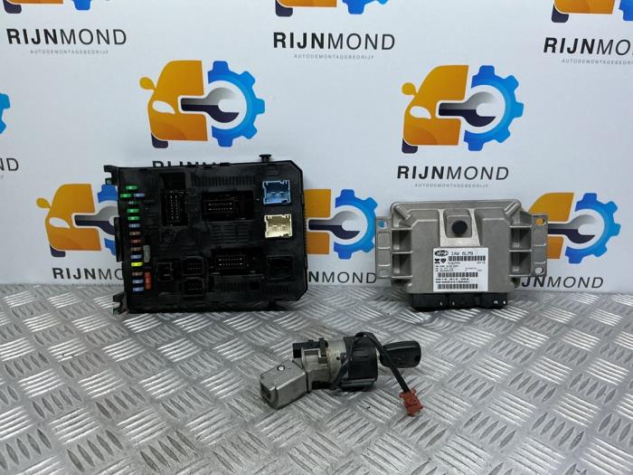 Used Ignition lock + computer Peugeot 307 SW (3H) 2.0 16V Price € 99,99 Margin scheme offered by Autodemontage Rijnmond BV
