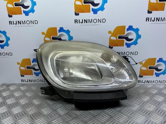 Używane Reflektor prawy Fiat Panda (312) 0.9 TwinAir Turbo 85 Cena € 49,95 Procedura marży oferowane przez Autodemontage Rijnmond BV