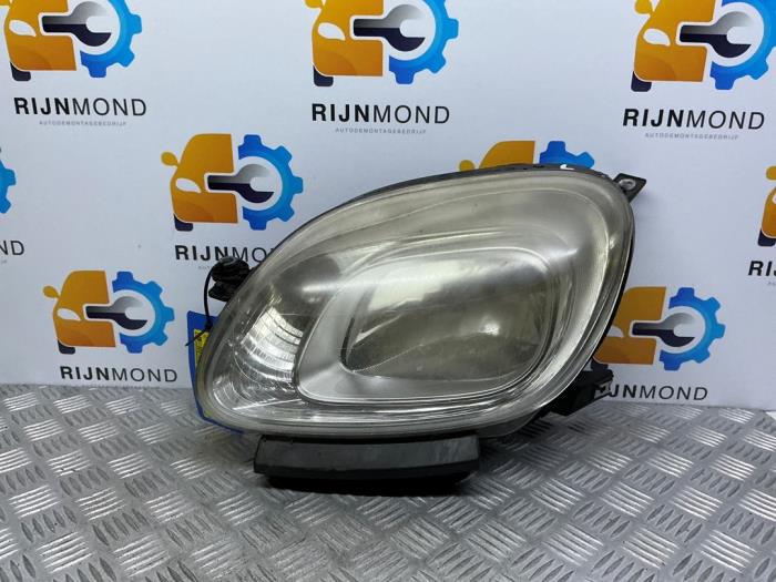 Używane Reflektor lewy Fiat Panda (312) 0.9 TwinAir Turbo 85 Cena € 49,95 Procedura marży oferowane przez Autodemontage Rijnmond BV