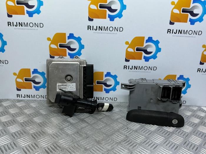 Used Ignition lock + computer Fiat Panda (312) 0.9 TwinAir Turbo 85 Price on request offered by Autodemontage Rijnmond BV