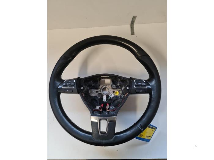 Steering wheel from a Volkswagen Touran (1T3) 1.6 TDI 16V 2013
