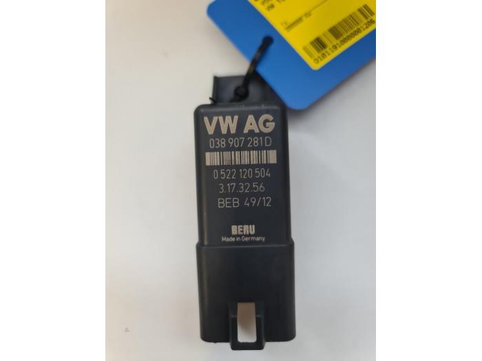 Glow plug relay from a Volkswagen Touran (1T3) 1.6 TDI 16V 2013
