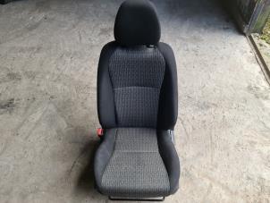 Usados Asiento izquierda Toyota Yaris III (P13) 1.33 16V Dual VVT-I Precio € 150,00 Norma de margen ofrecido por Autodemontage VDW