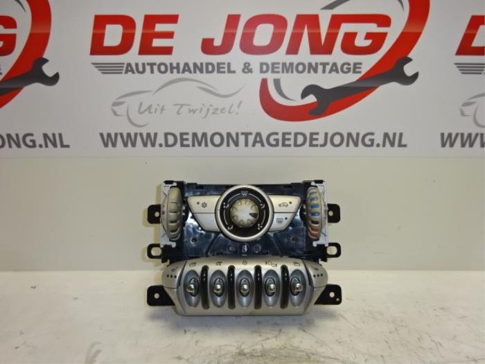 Usagé Commande chauffage Mini Mini Open (R57) 1.6 16V Cooper Prix € 99,99 Règlement à la marge proposé par Autodemontagebedrijf de Jong
