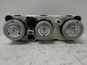 Używane Panel sterowania nagrzewnicy Mitsubishi Colt (Z2/Z3) 1.5 16V CZ3 Cena € 11,99 Procedura marży oferowane przez Autodemontagebedrijf de Jong