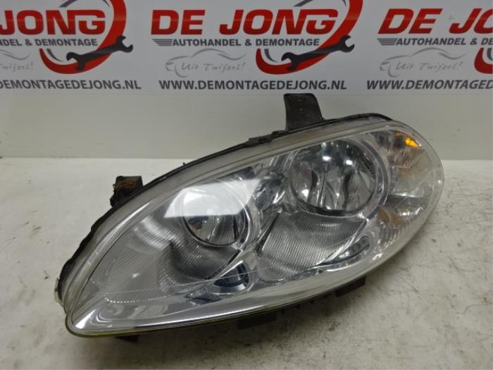 Używane Reflektor lewy Fiat Croma (194) 2.2 MPI 16V Cena € 74,99 Procedura marży oferowane przez Autodemontagebedrijf de Jong