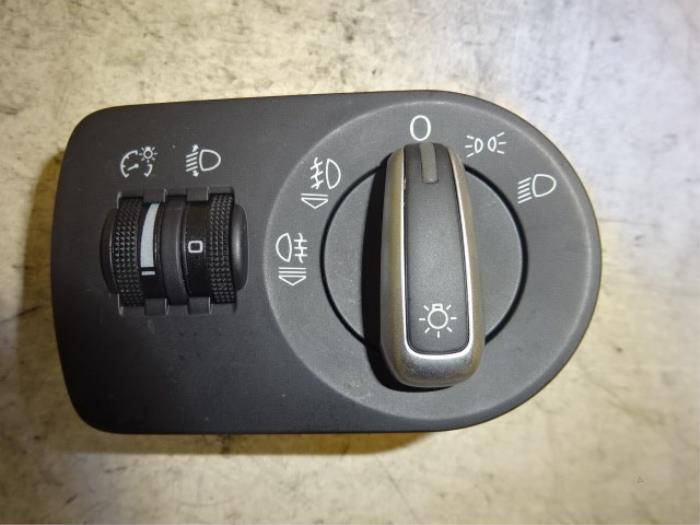Interruptor de luz de un Audi A1 Sportback (8XA/8XF) 1.4 TFSI 16V 185 2015