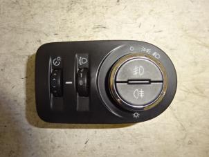 Used Light switch Opel Zafira Tourer (P12) 1.8 16V Price € 14,99 Margin scheme offered by Autodemontagebedrijf de Jong
