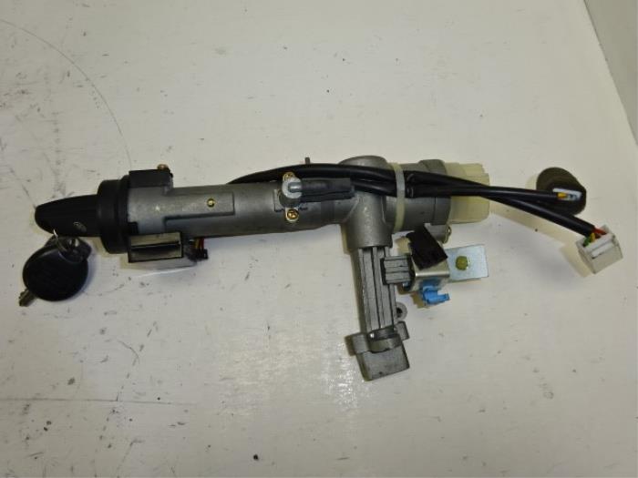 Ignition lock + key from a SsangYong Rexton 2.9 TD RJ 290 2004