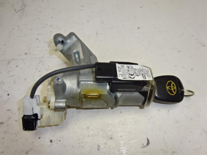 Toyota Rav4 Ignition locks + keys stock
