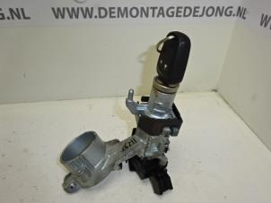 Used Ignition lock + key Opel Meriva 1.7 CDTI 16V Price € 28,99 Margin scheme offered by Autodemontagebedrijf de Jong