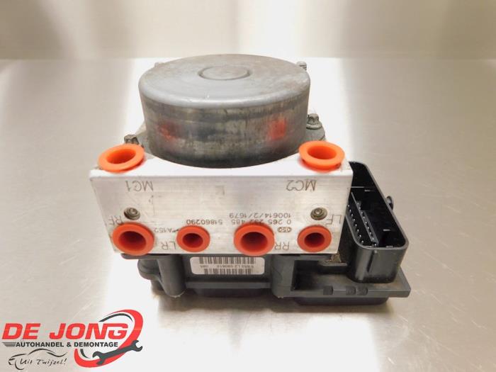 Używane Pompa ABS Fiat Grande Punto (199) 1.3 JTD Multijet 16V VGT Cena € 28,99 Procedura marży oferowane przez Autodemontagebedrijf de Jong
