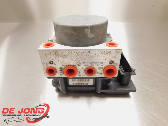 Begagnade ABS-pump Renault Clio III (BR/CR) 1.2 16V 75 Pris € 17,99 Marginaltabell erbjuds av Autodemontagebedrijf de Jong