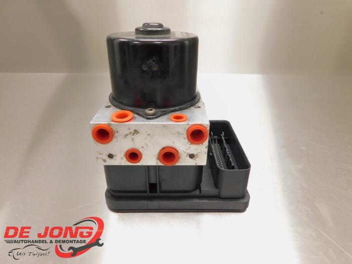 Begagnade ABS-pump Ford Focus C-Max 2.0 TDCi 16V Pris € 49,99 Marginaltabell erbjuds av Autodemontagebedrijf de Jong