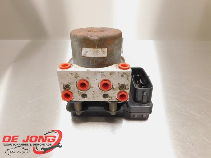 Usagé Pompe ABS Mazda 6 (GG12/82) 1.8i 16V Prix € 58,99 Règlement à la marge proposé par Autodemontagebedrijf de Jong