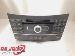 Used Radio CD player Mercedes E Estate (S212) E-350 CDI V6 24V BlueEfficiency Price € 124,99 Margin scheme offered by Autodemontagebedrijf de Jong