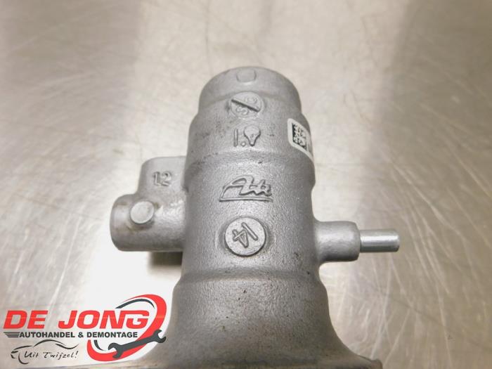 Master cylinder from a Mercedes-Benz E Estate (S212) E-200 CDI 16V BlueEfficiency,BlueTEC 2014